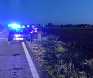 Scontro tra un camion e una moto, muore motociclista