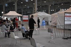 L’appello del Comune: «Al centro vaccini servono infermieri volontari per la domenica»