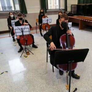 Le orchestre delle scuole suonano insieme per Alessandro