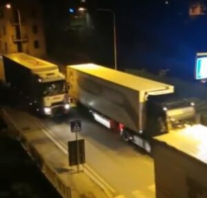 Valle Stura “invasa” dai tir, le istituzioni scrivono al prefetto