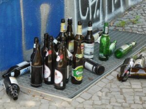 Centro storico vietato alle bottiglie e alle lattine
