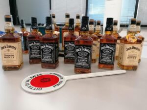 Quattro denunciati per il furto di whiskey all’Esselunga di Valenza