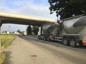 Traffico fortemente rallentato per lavori di asfaltatura