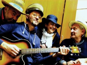 Gag e parodie, al castello va in scena il cabaret di “Facciamo finta che”