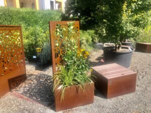 Sei nuove ‘panchine fiorite’ per il centro