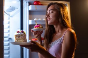 Viviamo stressati oggi più che mai: come incide sul nostro modo di alimentarci?