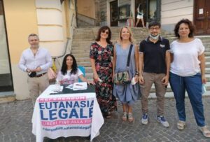 Referendum sull’eutanasia: sabato raccolta firme in corso Italia