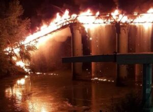 L’incendio al ponte  e la sindaca bocciata