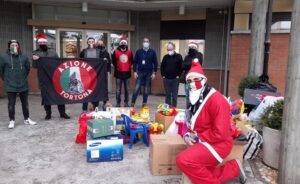 Azione Tortona raccoglie giocattoli