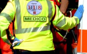 Scontro frontale tra un camion e una Fiat Panda, un ferito