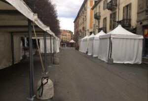 La Lega su corso Dante: “Negozi ridotti a retrobottega dei gazebo”