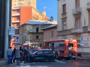Piazza Turati, rogo in un palazzo: una donna è morta