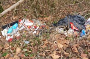 Rifiuti abbandonati, Vallegra: “Cosi la bolletta non diminuirà mai”