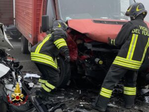 Auto contro furgone a Carentino: una donna ferita in modo grave