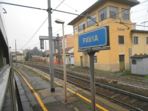 Travolto dal treno, gravissimo 19enne