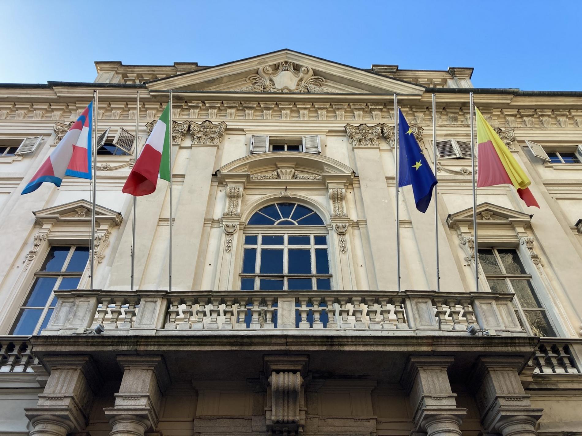 Gioanola: «Problemi urgenti ma si enfatizzano 45mila euro di luci natalizie»