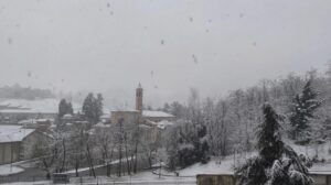 Nevica, derby a rischio