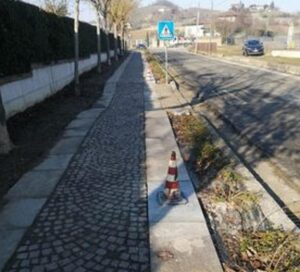 Lavori in corso in paese: sistemati marciapiedi e aiuole
