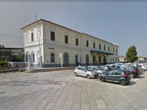 Potatura delle piante: divieto di sosta in piazza della Stazione