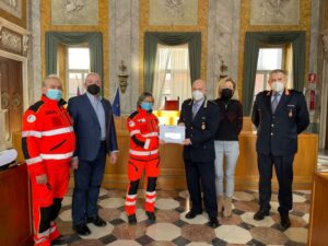 Corso di primo soccorso: Avis consegna gli attestati alla Polizia Locale