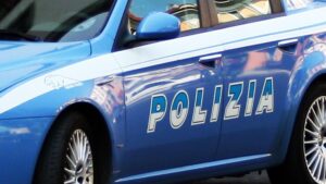Alessandria: si inseguono e litigano dentro al negozio, feriti