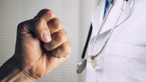 Il 12 marzo è  la Giornata nazionale di educazione e prevenzione contro la violenza nei confronti degli operatori sanitari e socio-sanitari