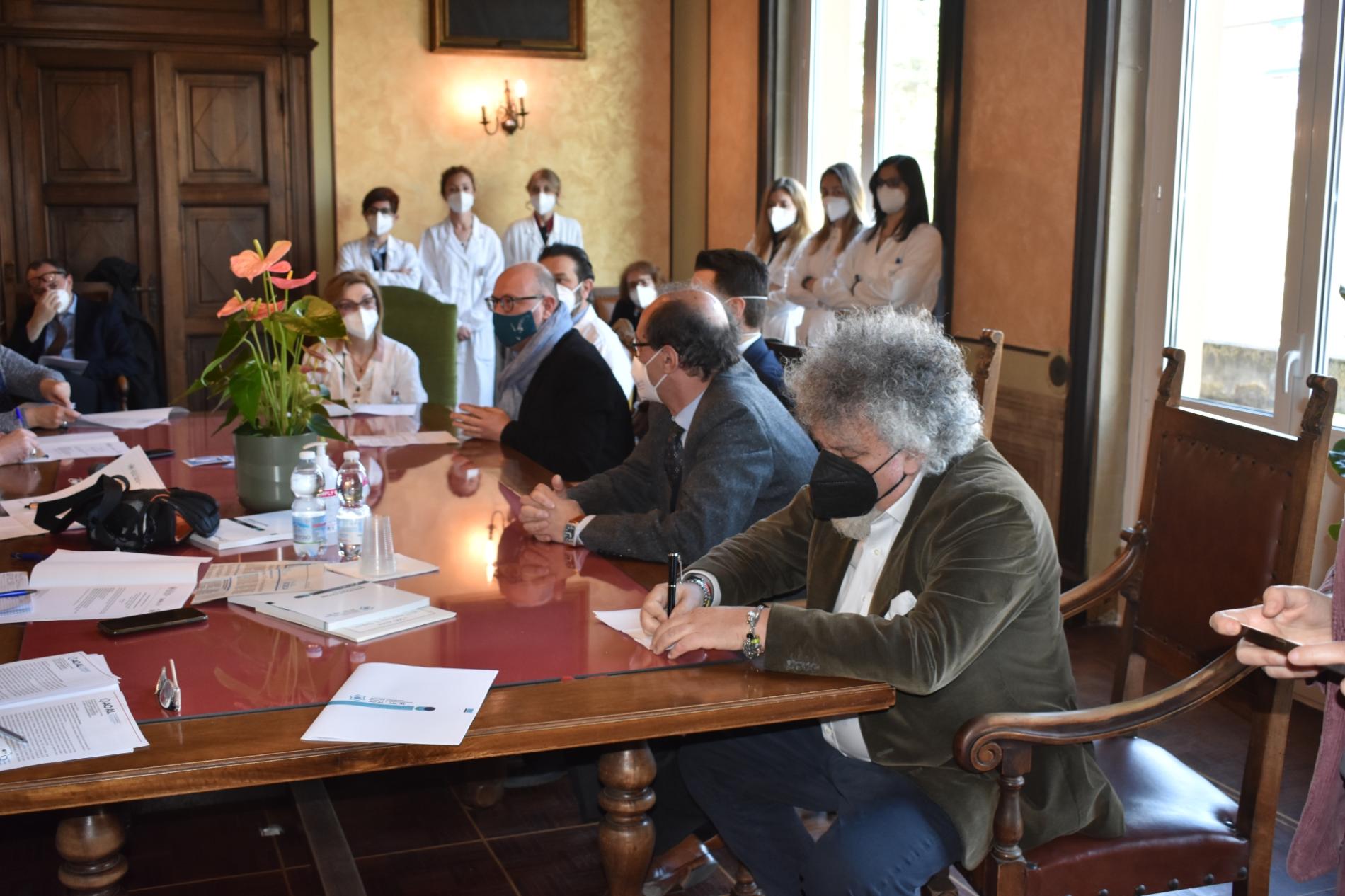 Casale: iniziati i lavori di rifacimento delle facciate del castello