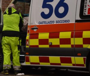 Melazzo, il paziente è sovrappeso: il soccorso è dal balcone