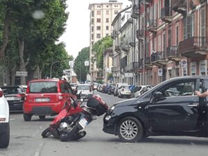 Corso Teresio Borsalino – via XX Settembre:  scontro tra auto e scooter