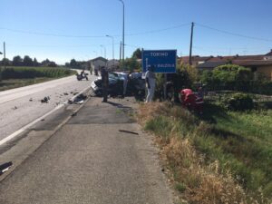 Casale, frontale tra due auto: un morto e quattro feriti