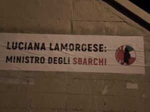 Monferrato non Conforme contro la Lamorgese, lo striscione a Casale