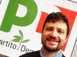 Pd: «Far cadere la giunta un atto d’amore verso la città»