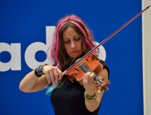 Canzoni di protesta al femminile: Chiara Giacobbe in concerto