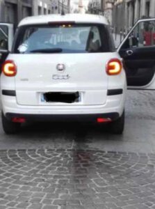 Il mistero del pilomat di via della Vittoria: altra auto danneggiata