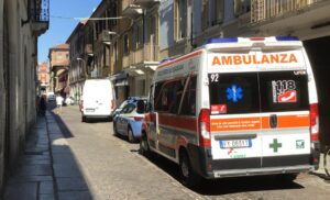 Soccorso persona in via Parma, donna all’ospedale