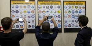 Uno su dieci ce la fa: 122 candidati in corsa per 12 posti