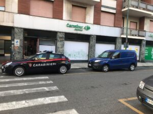 Furto al Carrefour, prelevati soldi e generi alimentari