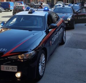 Lo sfregia al volto col coltello, un arresto