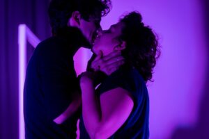 Emma e Theo contro la società delle delusioni e delle aspettative