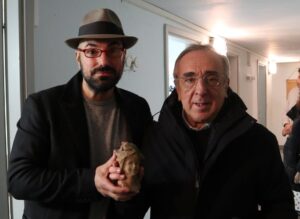 Giovanni Saldì fa girare la testa a Silvio Orlando