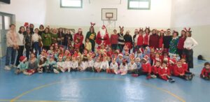 I bambini delle Martiri cantano per Babbo Natale