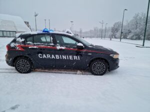 Ritrovate due bombe da mortaio vicino alla strada, ora chiusa al traffico