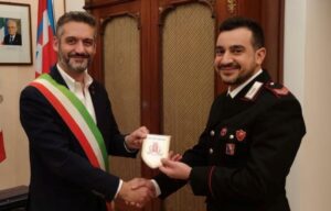 L’appuntato Laratta dal sindaco Chiodi per la manovra salvavita su un 56enne