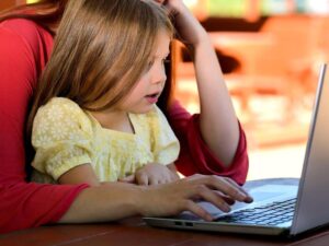 Scuola: al via da oggi le iscrizioni alle prime, ma solo online