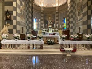 Entra in chiesa e ruba le elemosine