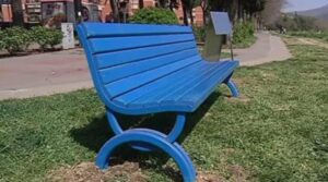 Stamattina debutta la “panchina blu”