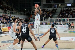 Rimonta Bertram. Sbancata Trento