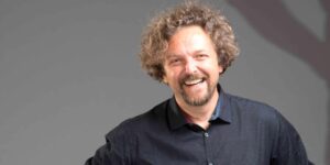 Antonio Ornano alla scoperta di vizi e nevrosi dell’uomo d’oggi