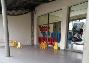 Valenza, atto vandalico a scuola