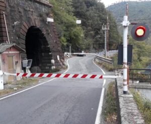 Lavori al passaggio a livello: chiude la 456 del Turchino